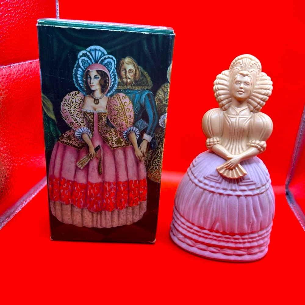 Vintage Avon Fashion Figurine Elizabethan